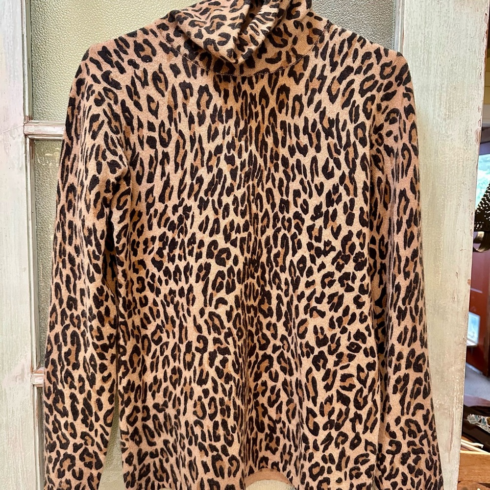 Bloomingdale's Cashmere Leopard Sweater M